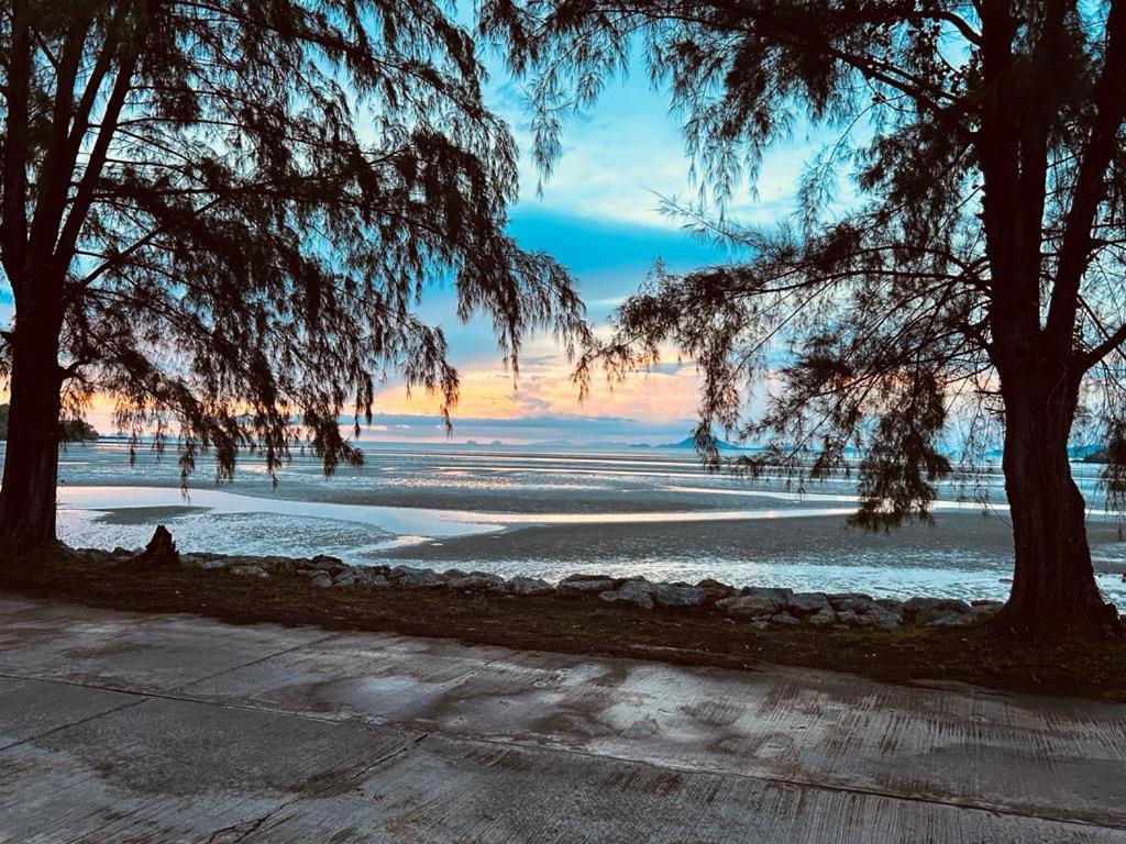 Neverland Beach Village Bungalows Ko Lanta Екстериор снимка